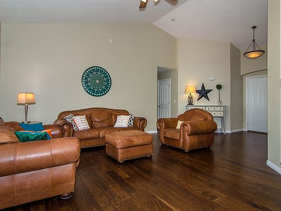 5th image of 4862 W Park Vale Dr