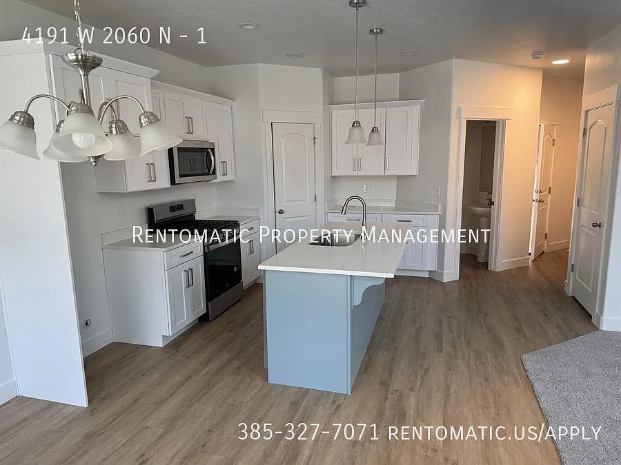 3 bed, 2.5 bath, 2210 sqft, $2,299 — Photo 3