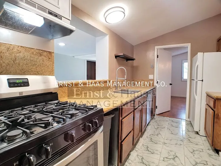 3310 E Curry St — Photo 10