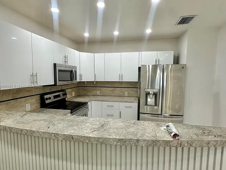 4111 SW 33rd St — Photo 8