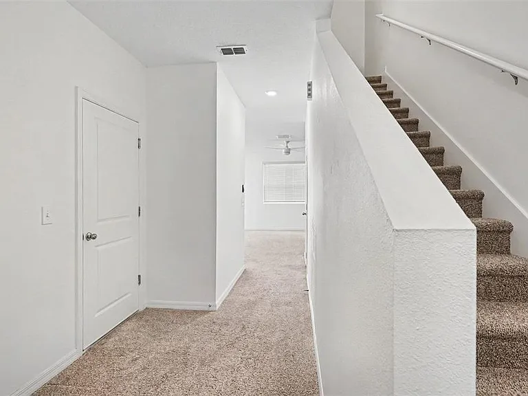 868 Grandin St — Photo 2