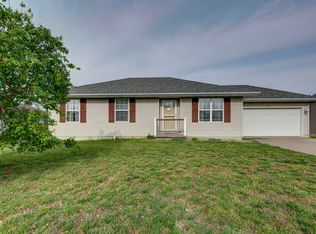 117 N Cherry Ave, Clever, MO 65631