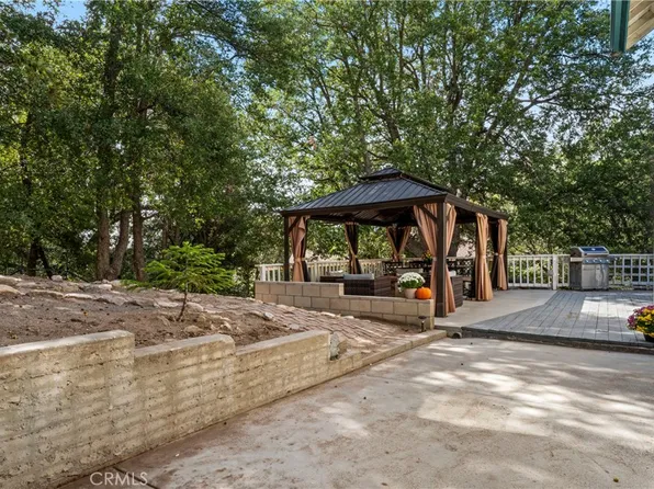 955 Teakwood Dr, Lake Arrowhead, CA 92352