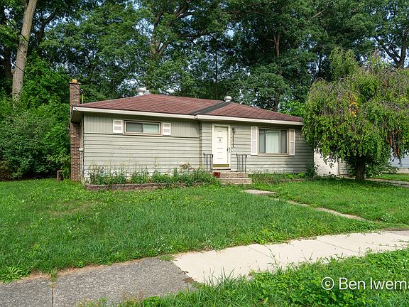 3rd image of 4623 Grantwood Ave SE