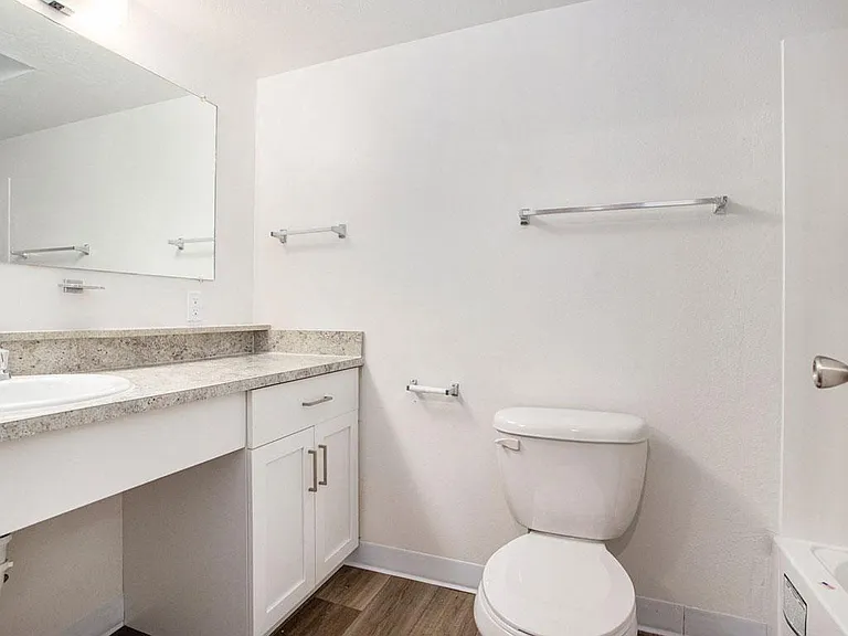 Glenn Valley Apartments — Photo 14