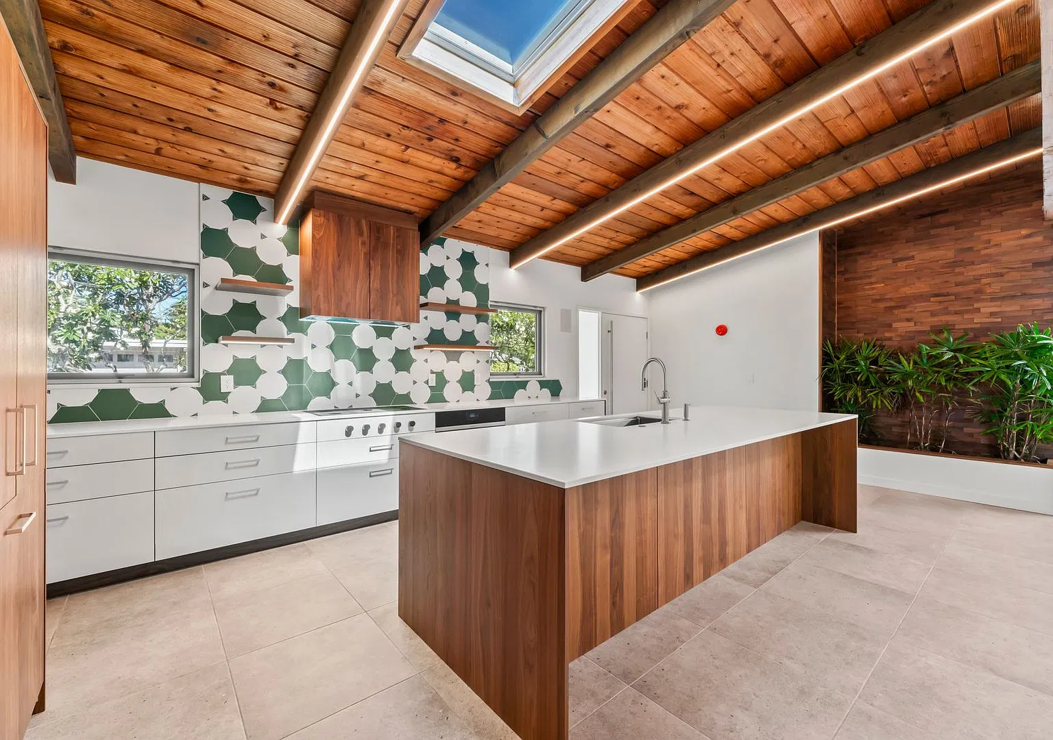 Beautiful Single-Level Home in Kailua's Desirable Beachside Neighborhood — Photo 4
