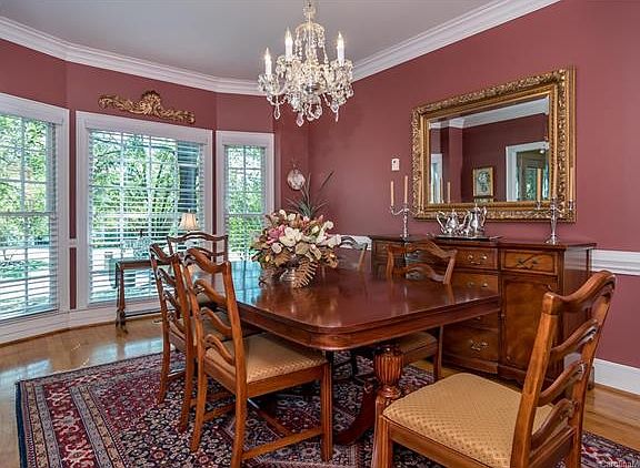 5th image of 2240 Oakmeade Dr