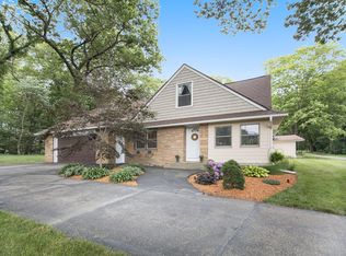 661 Hazelbank Rd, Holland, MI 49424