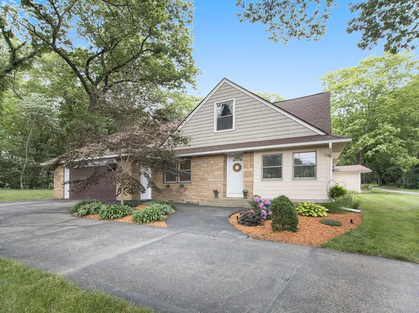 661 Hazelbank Rd, Holland, MI 49424