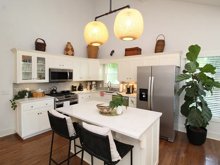 1401 NE Dysart Woods Ln — Photo 10