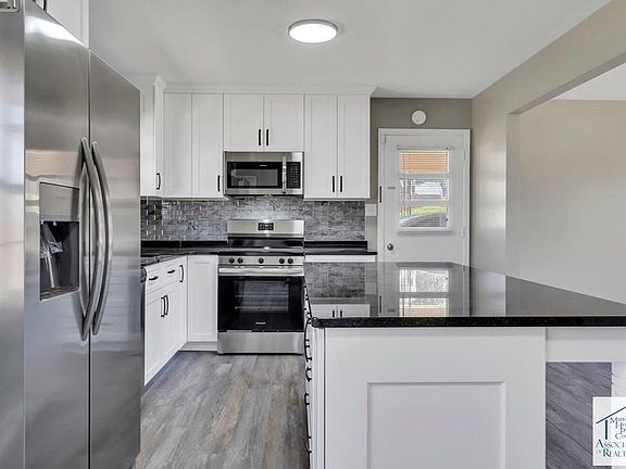 4th image of 200 Blue Ridge Ln