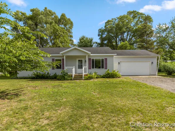 903 E Van Deinse St, Greenville, MI 48838