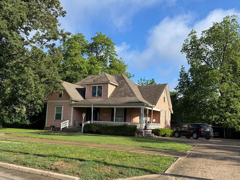 1st image of 622 W Oak Ave #900