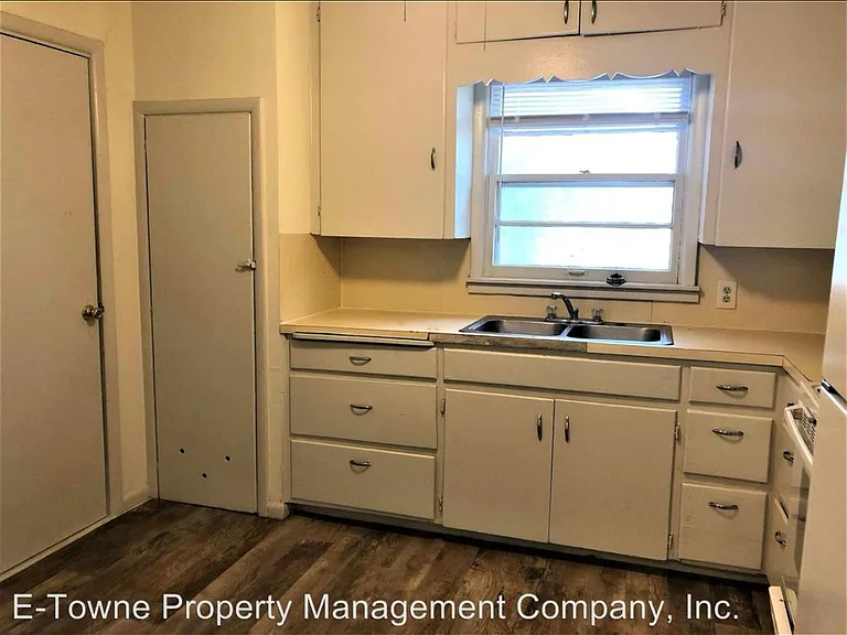1709 S Wallace Dr — Photo 2