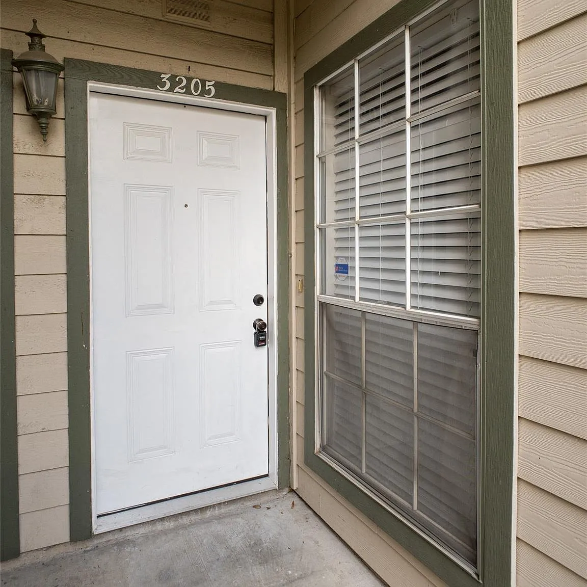 2 bed, 2.0 bath, 1016 sqft, $1,200 — Photo 2