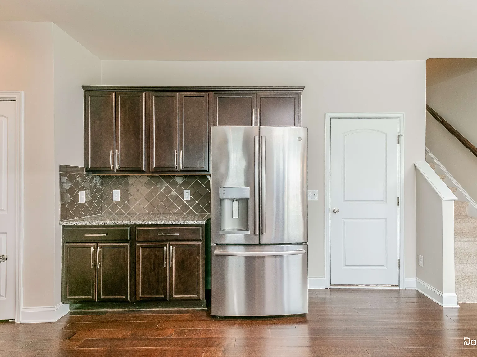 4 bed, 2.5 bath, 2041 sqft, $2,195 — Photo 2