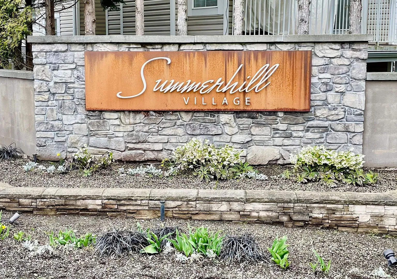 $500-off 1-month's rent! 2 Bed / 1 bath townhome at Summerhill Village in Issaquah $2,695/month — Photo 2