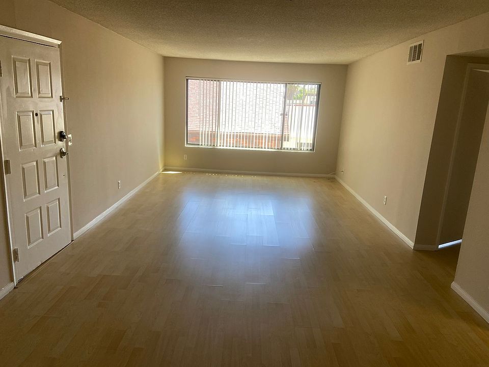 2nd image of 821 E Chestnut St APT 10