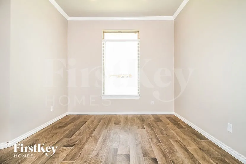 4 bed, 3.0 bath, 2500 sqft, $2,815 — Photo 4