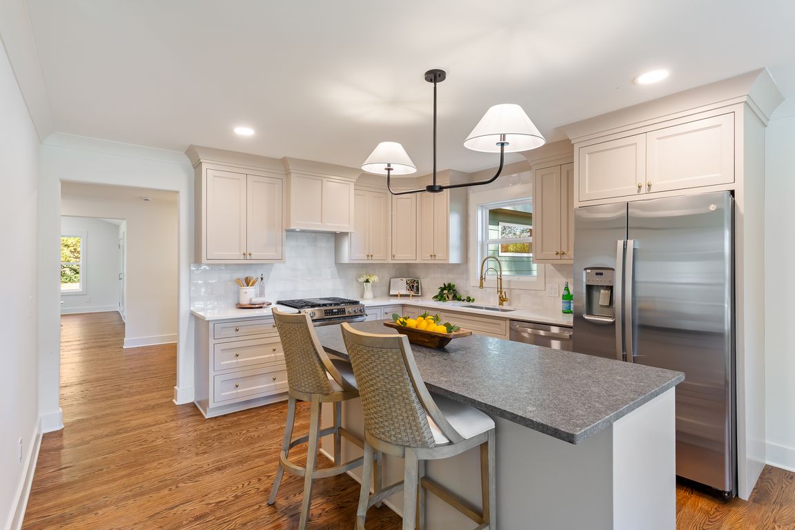 next background image