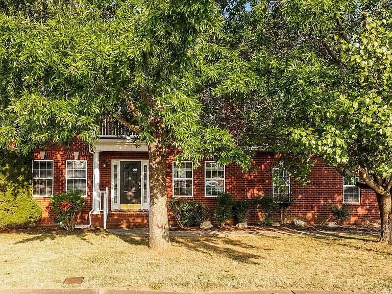 398 Roxie Ct — Photo 1