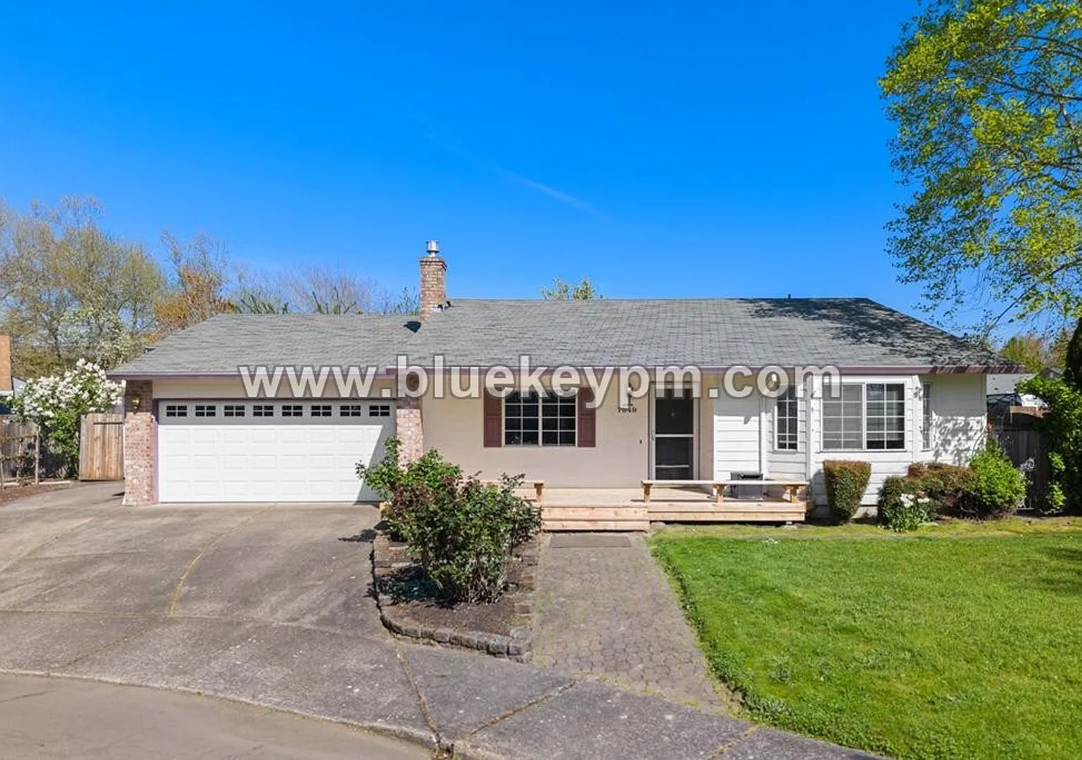 3 Bed, 2 Bath Home in Wilsonville on a Cul-de-sac with Large Backyard — Photo 1