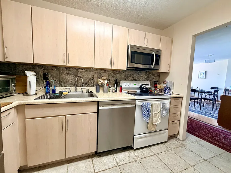 60 Longwood Ave #605 — Photo 4