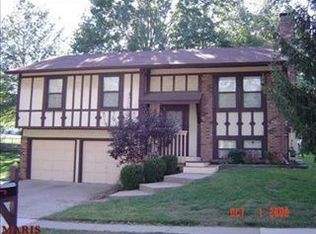2491 Wesmeade Dr, Maryland Heights, MO 63043