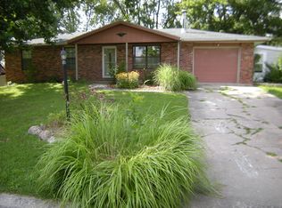 7401 N Wishing Well Dr, Columbia, MO 65202