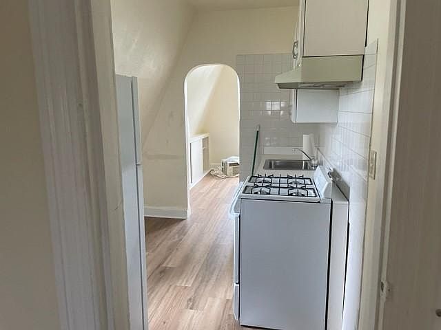 1st image of 322 Cottage Pl