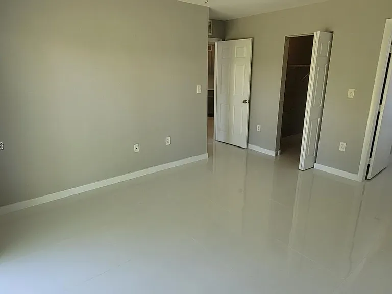 10250 SW 173rd Ter — Photo 16