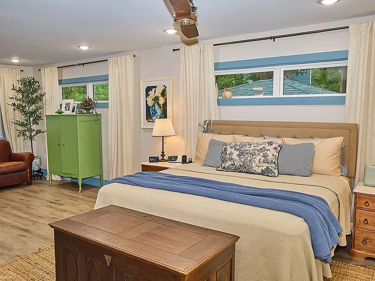 305 Ship Point Rd — Photo 31