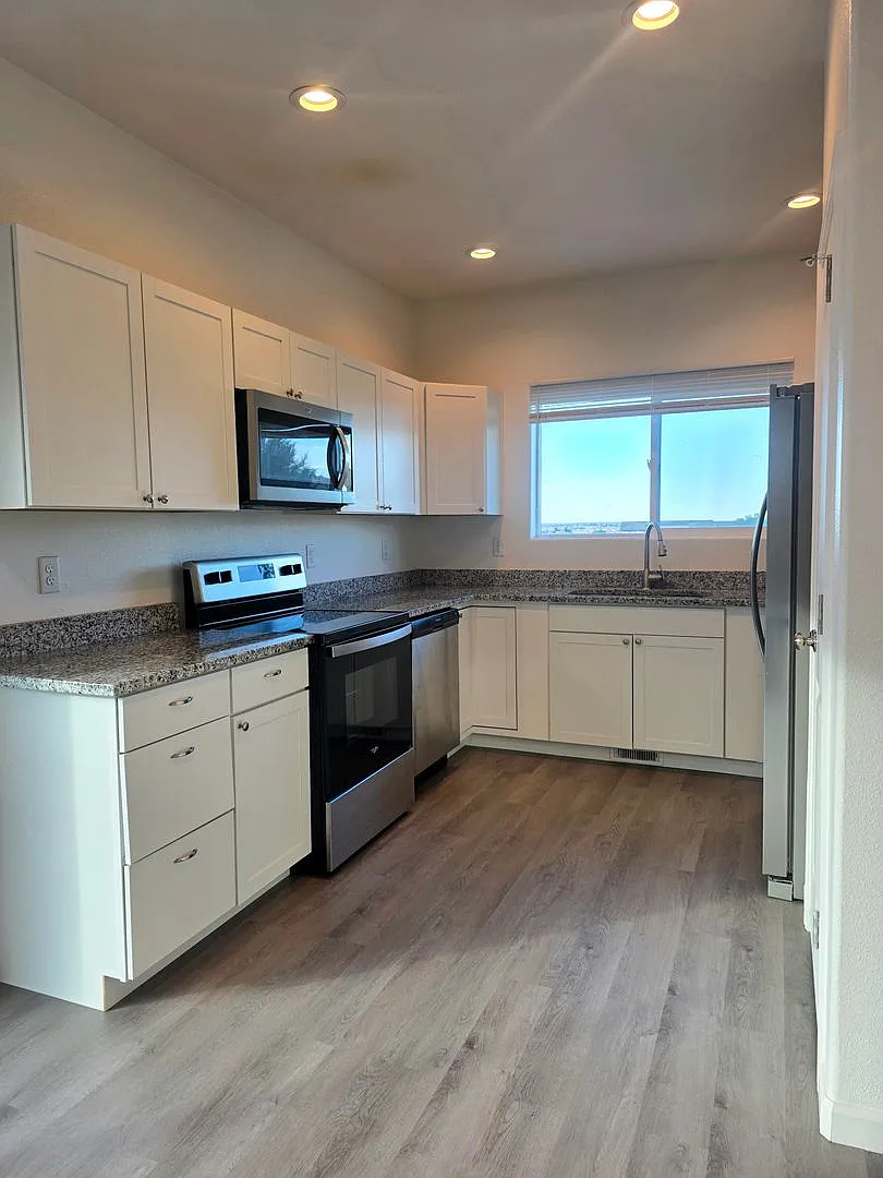 710 E Hahns Peak Ave — Photo 1