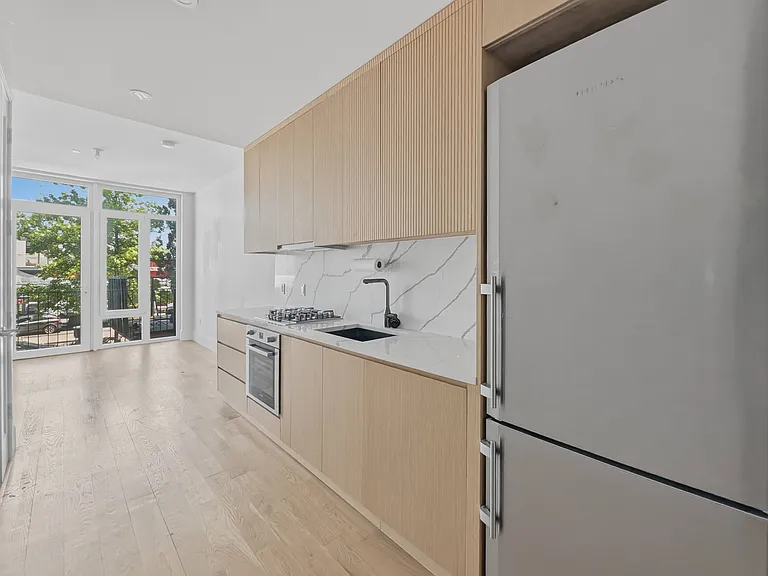 183 McGuinness Blvd #2B — Photo 3