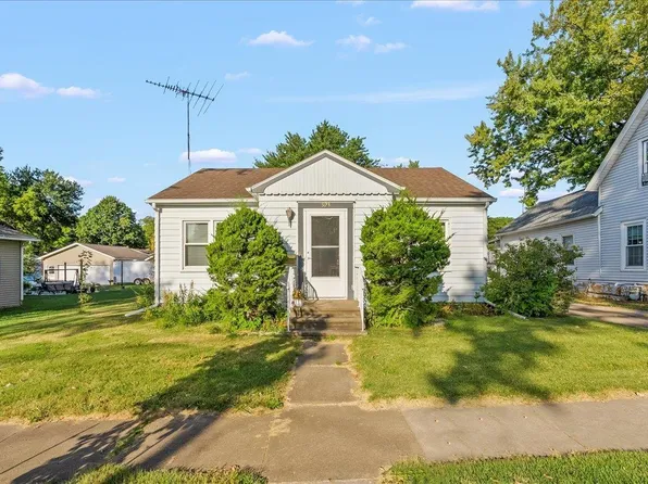923 2nd St NW, Waverly, IA 50677