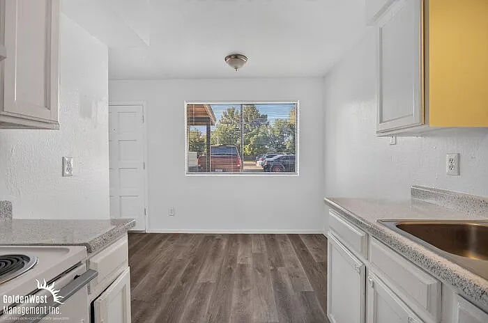 2209 W Belmont Ave #6