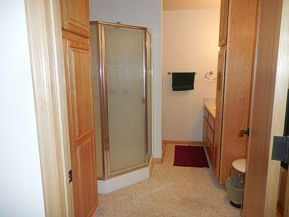 Lower Level Bath