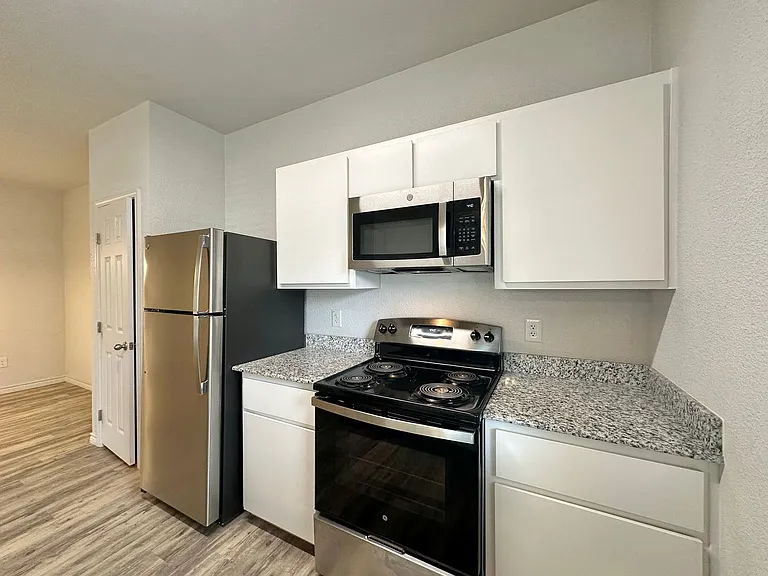 1801 Clovis Dr — Photo 8