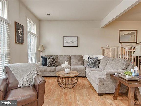 2nd image of 1373 Lindsay Ln