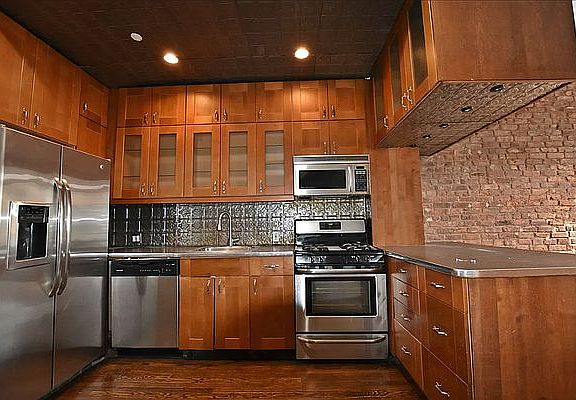 5th image of 138 E 30th St APT 2