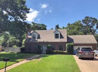 1190 Oval Dr, Athens, TX 75751