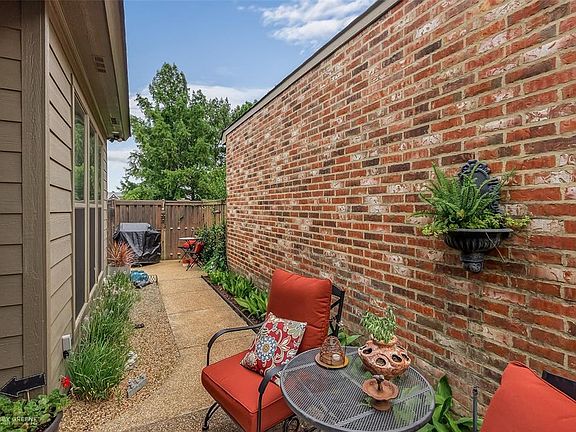 4th image of 125 Arbor Pl