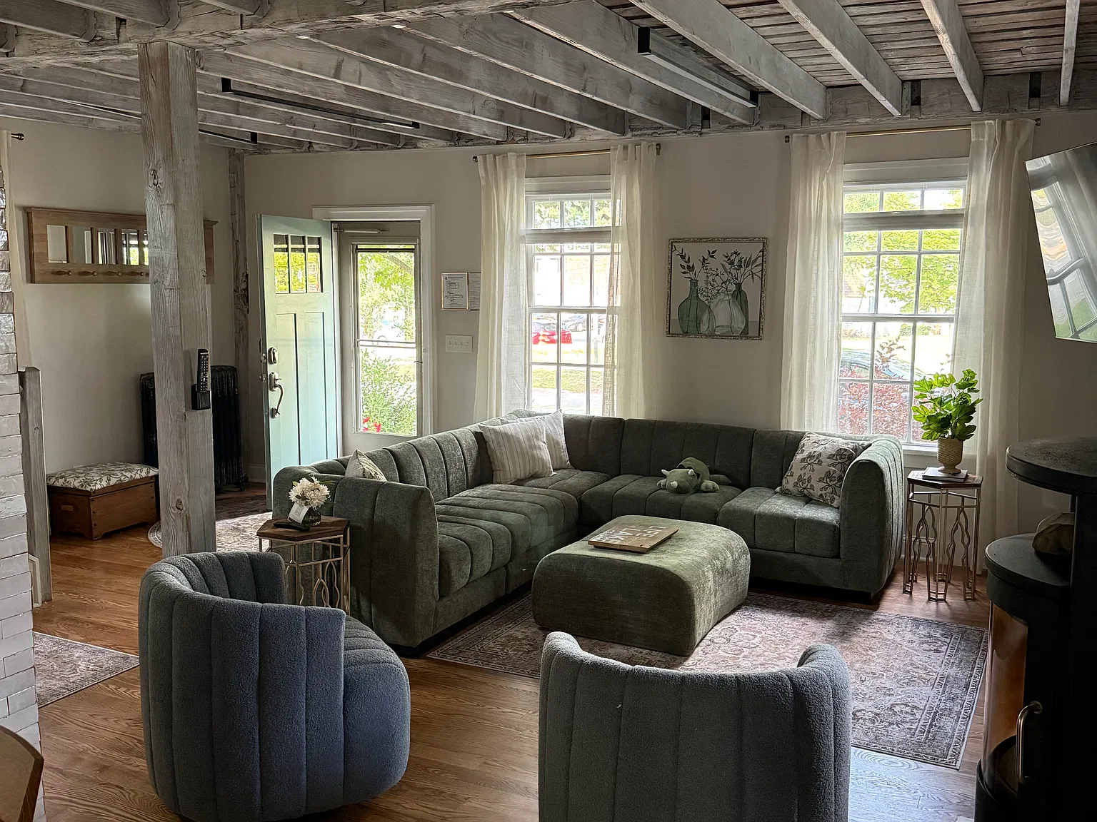 3 bed, 2097 sqft, $3,500 — Photo 3