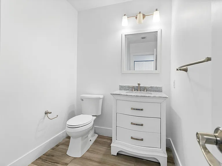 410 Evernia St #807 — Photo 6