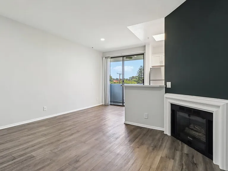 1223 Federal Ave — Photo 20