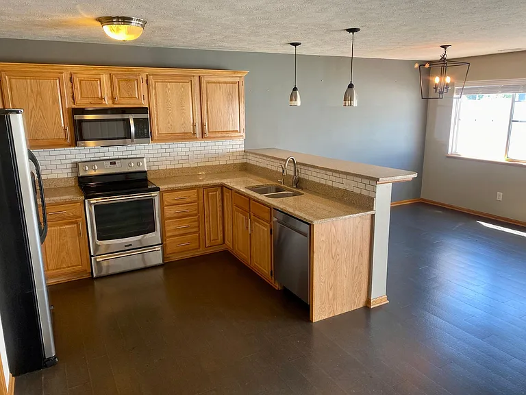 8605 Dunrovin Rd — Photo 4