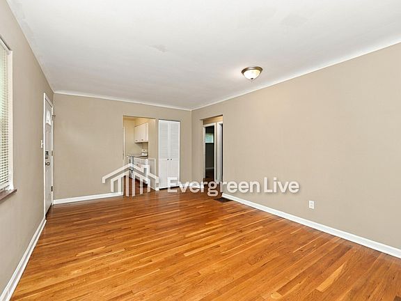 4th image of 978 Covedale Ave