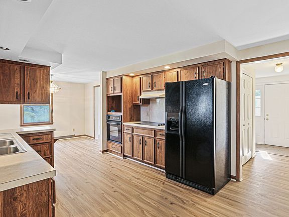 4th image of 3620 Marguerite Ct