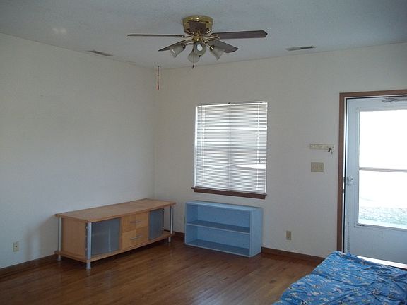 4th image of 1600 Marion Ave