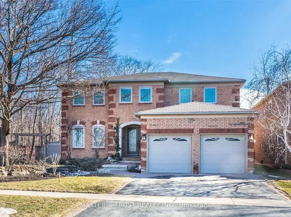 1715 Pilgrims Way, Oakville, ON L6M 2G5